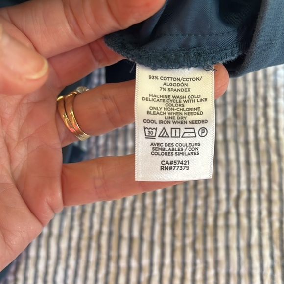 Ann Taylor, teal, capris plants. Size 00P - Picture 4 of 4